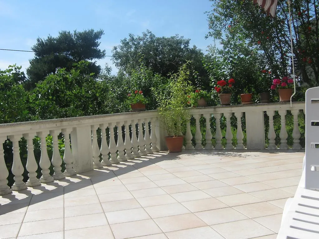 Apartments Grzunov Задар 0*,